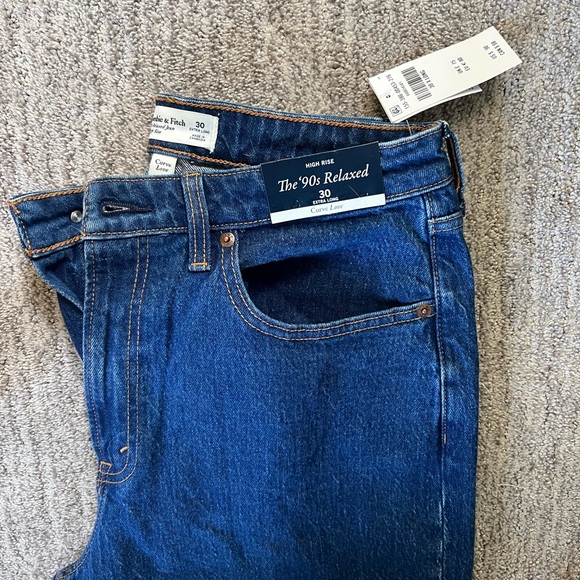 NWT Abercrombie & Fitch High Rise The 90s Relaxed Jeans (curve love) - Picture 1 of 5